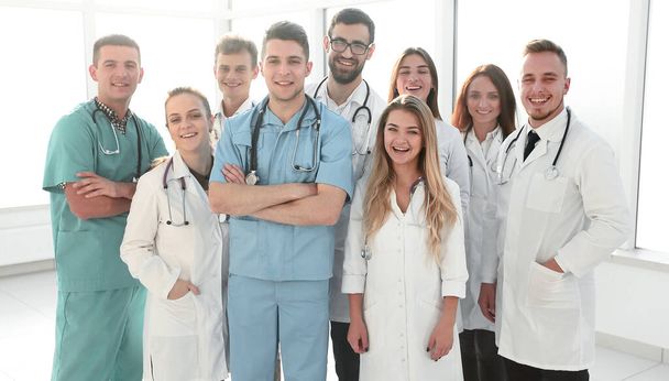 in full growth. team of diverse medical professionals standing together - Fotoğraf, Görsel