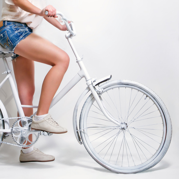 Young woman riding vintage bike - Foto, Imagen