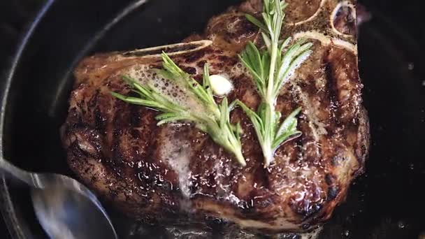 The chef is frying meat Someone's making steak. The meat is frying in the pan. - Video
