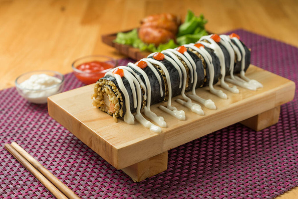 Rollos de arroz con algas marinas coreanas, sushi, kimbap / gimbap
  - Foto, Imagen