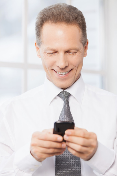 Businessman with mobile phone - Foto, afbeelding