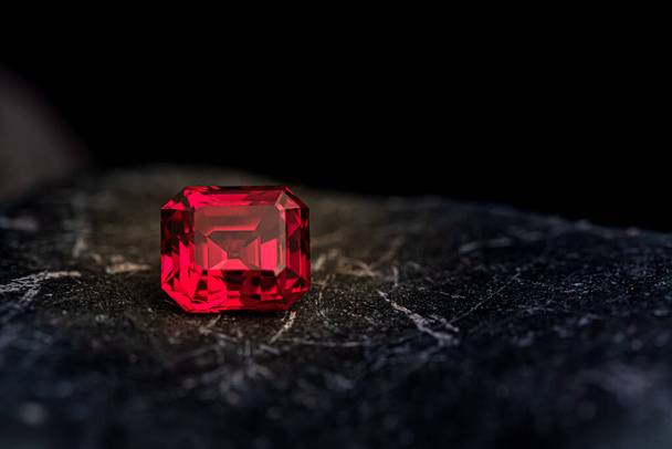 Red gem on black background - Φωτογραφία, εικόνα