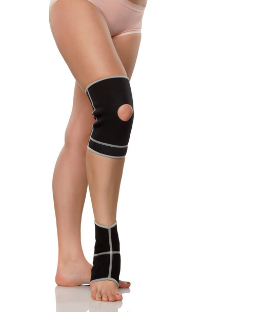 female leg with brace for knee and ankle - Foto, afbeelding