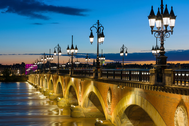 Летняя ночь в Бордо
 - Фото, изображение