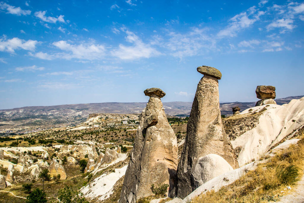 Vulkanikus sziklák táj Cappadocia Törökország - Fotó, kép