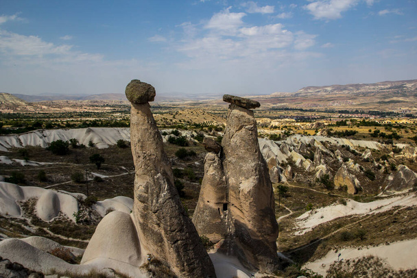 Paisaje de rocas volcánicas en Capadocia Turquía
 - Foto, imagen