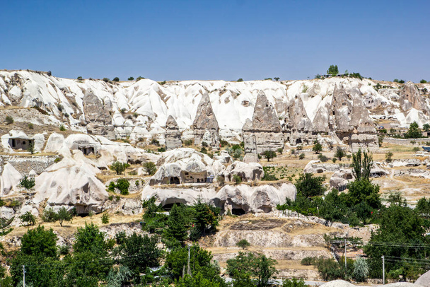 Вид на закат пещерного города Гореме в Каппашии в Турции
 - Фото, изображение