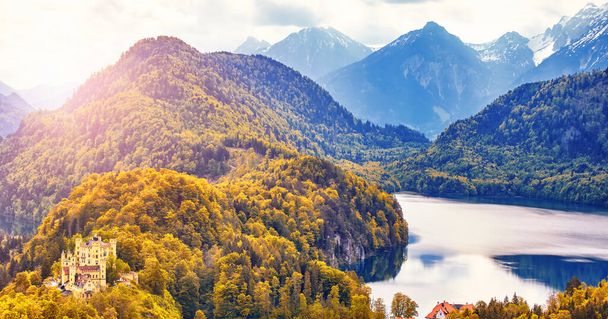 Lac Alpsee et Schwansee - Lacs alpins et village de Hohenschwangau, Schwangau, district d'Ostallgau, Bavière, Allemagne
 - Photo, image