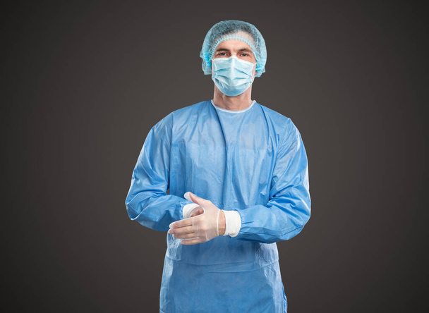 Confident doctor in medical mask and uniform - Foto, Imagen