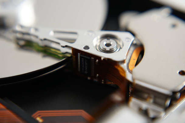 Çürümüş sabit disk sürücüsünün resmi - Fotoğraf, Görsel