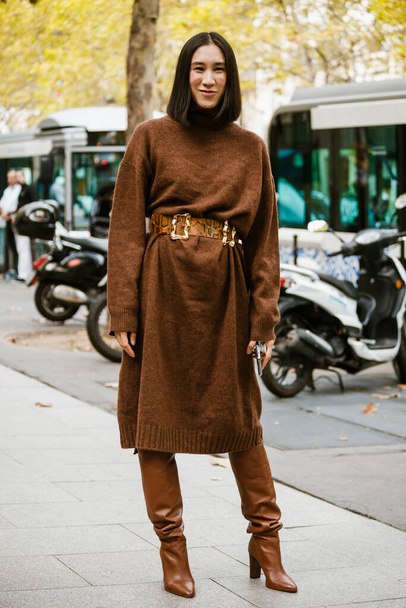PARÍS, FRANCIA - 28 DE SEPTIEMBRE DE 2019: Eva Chen antes del desfile de moda de ALTUZARRA en la Semana de la Moda de París Primavera / Verano 2020
 - Foto, imagen