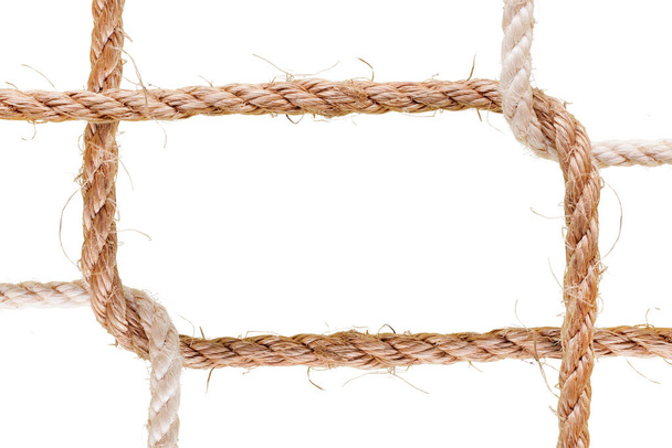 Grobe Seile, die als Rahmen verbunden sind. An Pfingsten isoliert - Foto, Bild