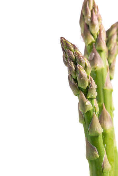 Asparagus with dew on white background, vertical - Foto, Bild