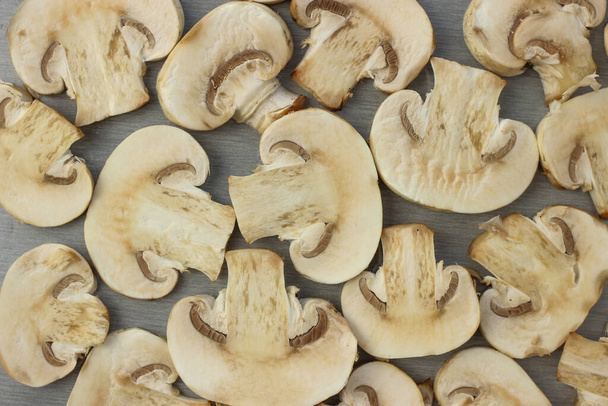 Вырезать грибы распространяется на сером фоне, фон, текстура, шаблон
 - Фото, изображение