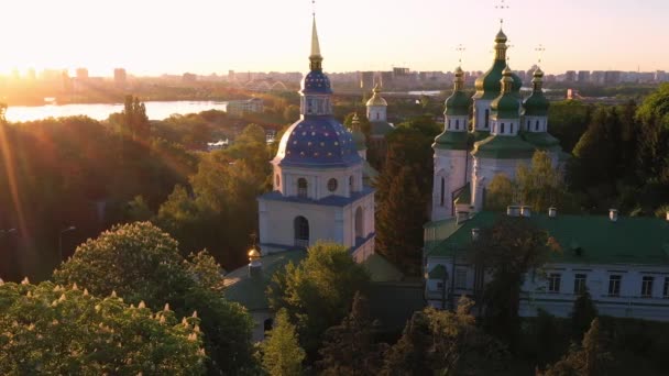 Київ, Видубицький монастир Святого Михайла і річка Дніпро - Кадри, відео