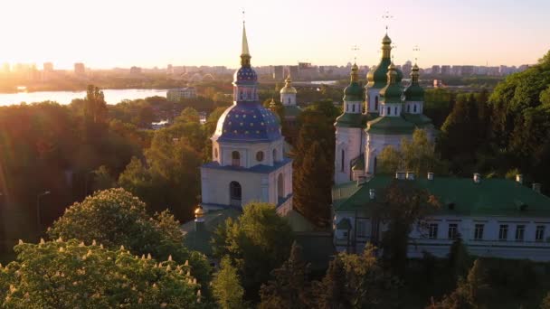 Kijev, Vydubitsky Szent Mihály kolostor és Dnepr folyó - Felvétel, videó