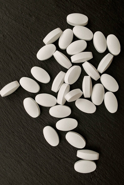 farmasian lääke vitamiini huumeiden pillereitä
 - Valokuva, kuva