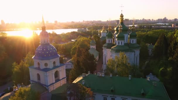 Kijów, Wydubicki klasztor św. Michała i rzeka Dniepr - Materiał filmowy, wideo