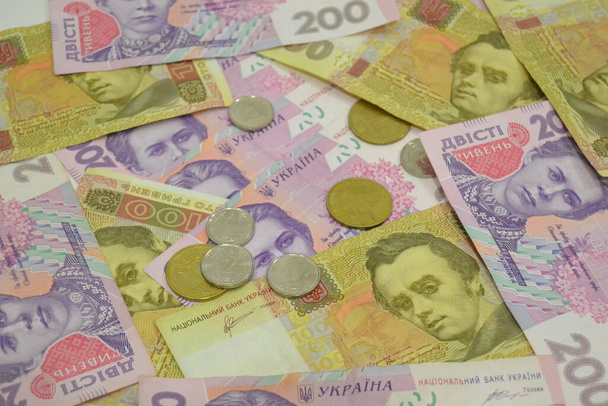 Ukraynalı para hryvnia. Ulusal para birimi. Ukrayna'da bozulması - Fotoğraf, Görsel