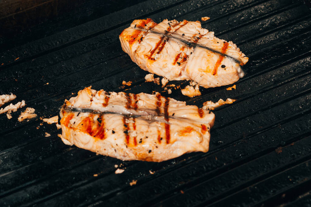 salmon on grill - Φωτογραφία, εικόνα
