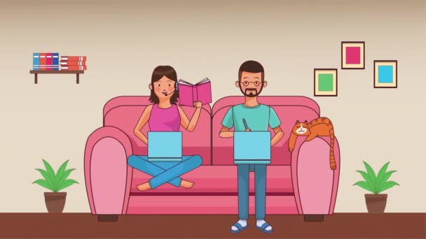 pareja trabajando en sofá desde casa por método de prevención covid19
 - Imágenes, Vídeo
