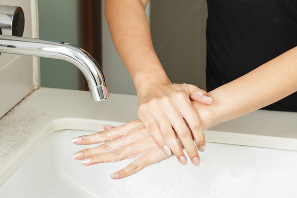 Hände mit Seife waschen - Foto, Bild