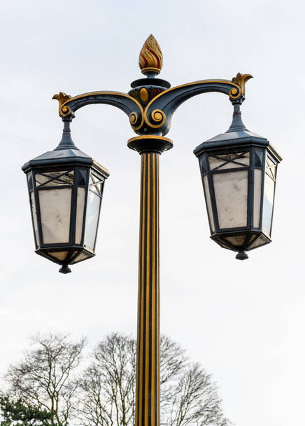 Двойной столб лампы Викторианского стиля
 - Фото, изображение