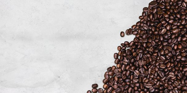 Kaffee auf Zementtisch Hintergrund - Foto, Bild