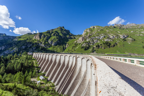 Barragem nas montanhas - Passagem de Fedaia - Dolomitas
 - Foto, Imagem