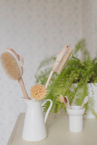 Wooden brushes in the bathroom - Foto, Imagen
