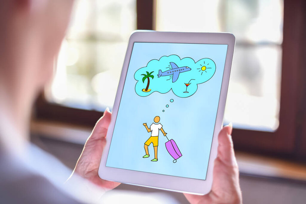 Pantalla de la tableta que muestra un concepto de vacaciones
 - Foto, imagen