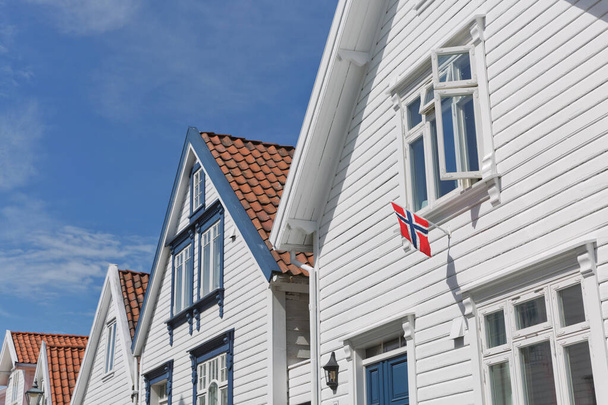 Традиційні дерев "яні будинки в Гамлі, що є історичною територією міста Ставангер у Рогаланді (Норвегія).. - Фото, зображення