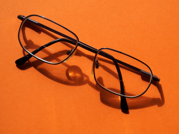 mannelijke draad-rim bril - Foto, afbeelding
