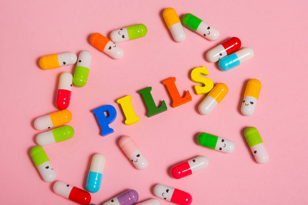 word pills and tablets  - Valokuva, kuva