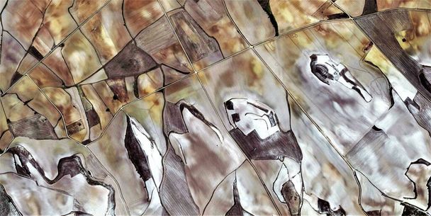 os proprietários da terra, homenagem a Picasso, fotografia abstrata da Espanha, visão aérea, representação de campos de trabalho humano, abstrato, cubismo, naturalismo abstrato
, - Foto, Imagem