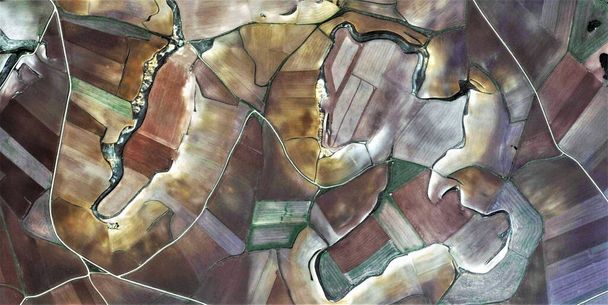 puesta del sol, homenaje a Picasso, fotografía abstracta de la España, vista aérea, representación de campos de trabajo humanos, abstracto, cubismo, naturalismo abstracto
, - Foto, imagen