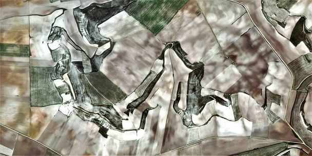 z białą bladością, hołdem dla Picassa, abstrakcyjna fotografia Hiszpanii, widok z lotu ptaka, reprezentacja ludzkich obozów pracy, abstrakt, kubizm, abstrakcyjny naturalizm, - Zdjęcie, obraz
