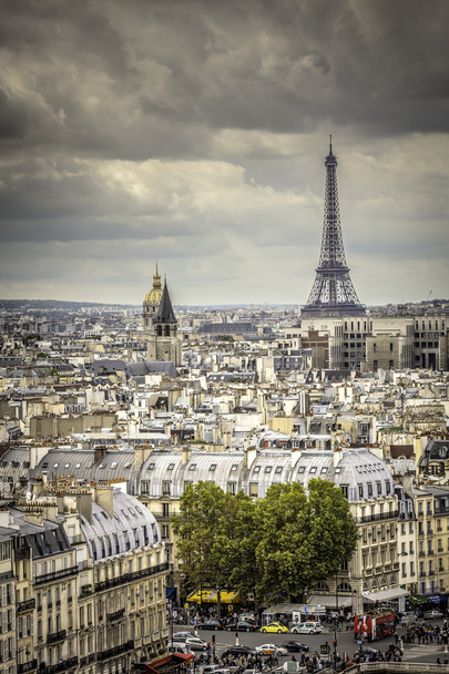 uitzicht op de Eiffeltoren in Parijs - Foto, afbeelding