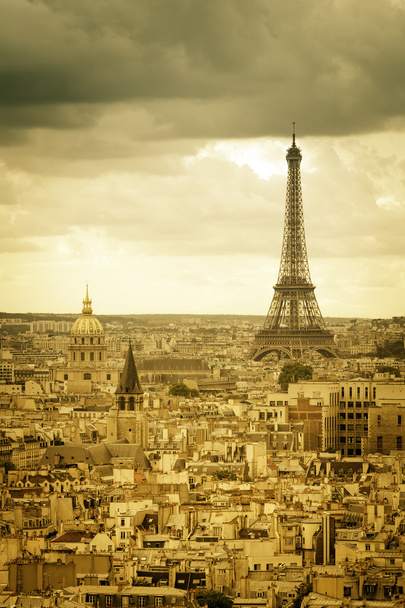 Torre Eiffel por la tarde, París
 - Foto, Imagen