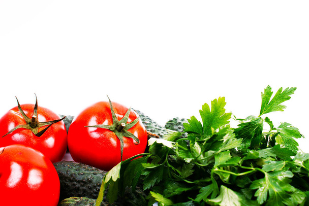 три красных помидора, огурцы и петрушка на белом фоне
 - Фото, изображение
