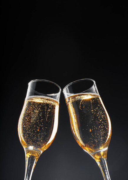 Glass full of champagne on black background - Foto, Imagen