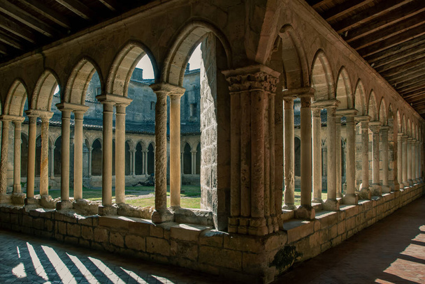 Cordeliers de Saint-Emilionin kirkko ja luostari. Ranska
 - Valokuva, kuva