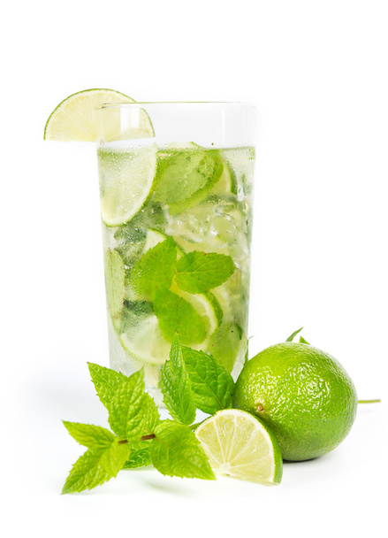 Mohito mojito drink with lime and mint - Фото, изображение
