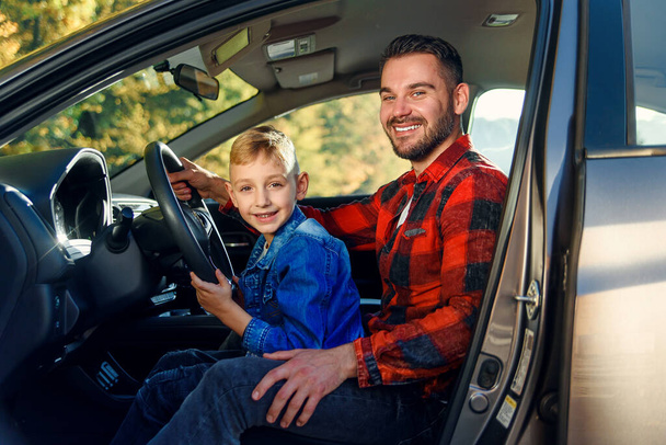 Father gives his son driving lessons, enjoying time together - Φωτογραφία, εικόνα