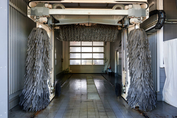 Lavado automático vacío del coche del cepillo listo para el uso
 - Foto, Imagen