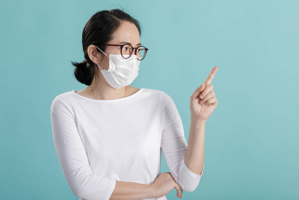 Asian young girl is wearing medical face masks to protect themselves from pollution Coronavirus flu virus, New coronavirus 2019-nCoV from China, Empty space isolated on blue long banner - Valokuva, kuva