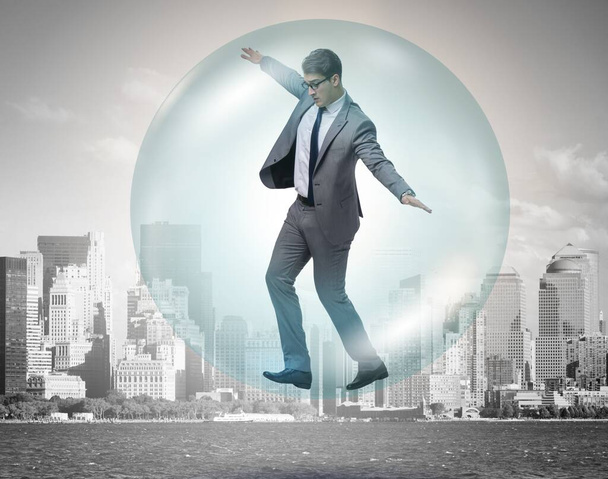 Бізнесмен літає всередині бульбашки
 - Фото, зображення