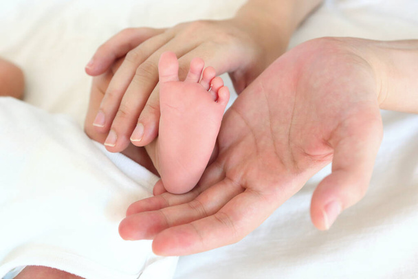 Vauvan jalat, terveydenhuolto ja uusi perhekonsepti - Valokuva, kuva