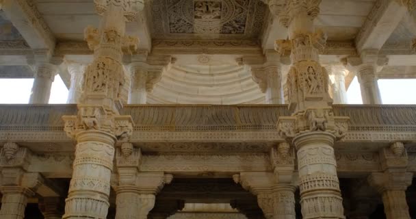 Columns of beautiful Ranakpur Jain temple or Chaturmukha Dharana Vihara. Marble ancient medieval carved sculpture carvings of sacred religious place of jainism worship. Ranakpur, Rajasthan. India - Footage, Video