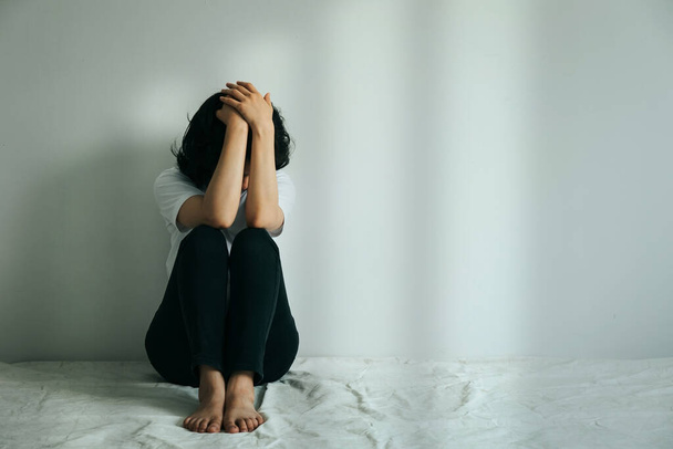The depression woman  hug her knee and cry. Sad woman sitting alone in a empty room.  - Φωτογραφία, εικόνα